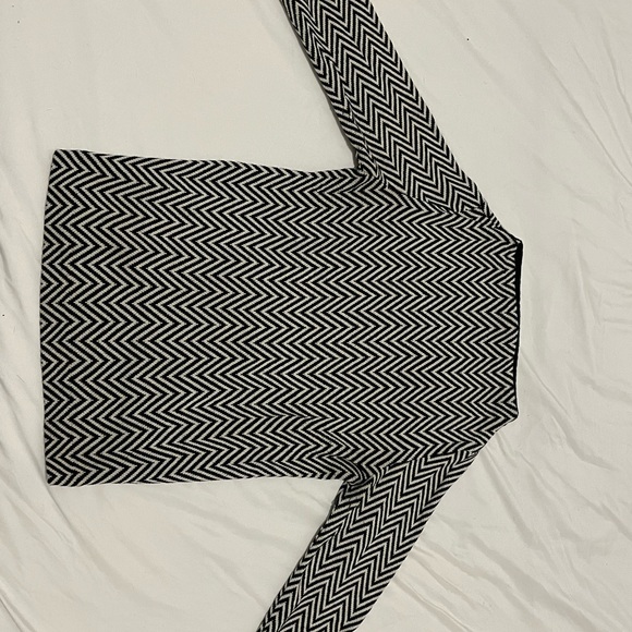 HOUNDSTOOTH CLASSIC RETRO MOSERN SWEATER MINIMAL DESIGN / BLACK & WHITE - Picture 3 of 4